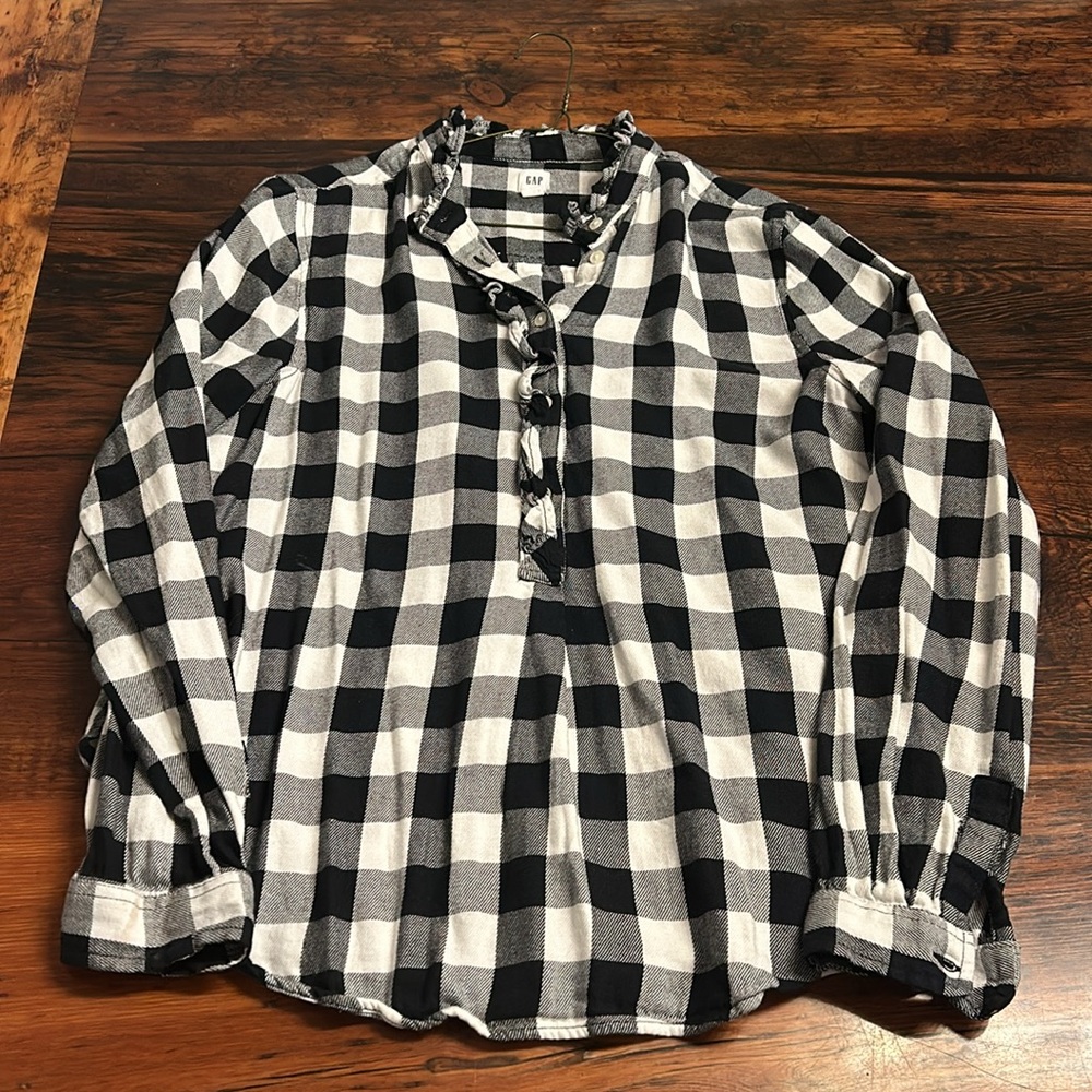 GAP Buffalo plaid Ruffle Popover Blouse Black and white buffalo check  size M
